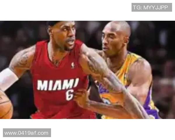 詹姆斯与姚明的篮球对决:巨星之间的力量与技巧较量 詹姆斯与姚明的篮球对决:巨星之间的力量与技巧较量