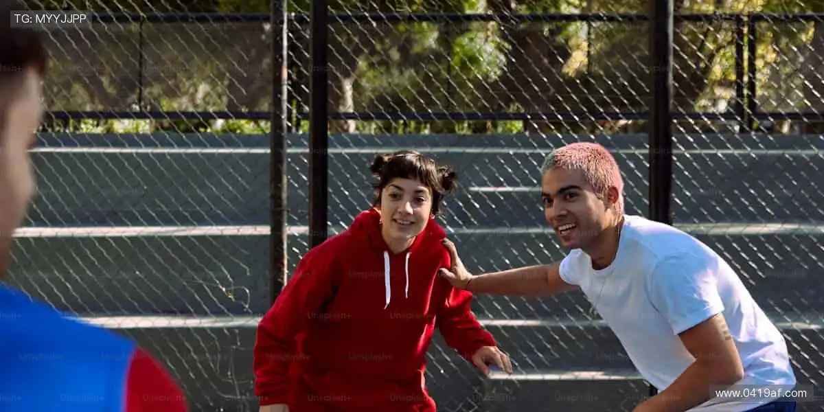 「万人呐喊，千场对决 —— 顶级赛事尽在指尖掌控！⚽立即购票，抢占黄金席位！」